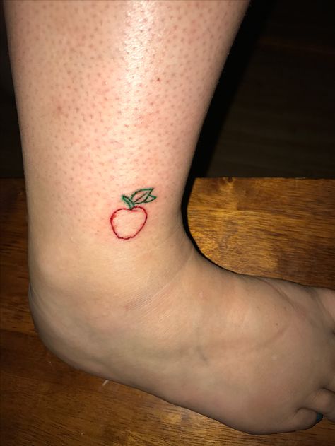 Simple apple tattoo Apple Stick And Poke Tattoo, Simple Apple Tattoo, Red Apple Tattoo, Apple Tattoo Ideas, Tattoo Apple, Apple Tattoos, Tattoo Circle, Wicked Fashion, Teacher Tattoos