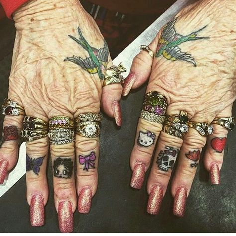 ❤ Tattoo Mexicana, Blue Tattoos, People Tattoo, Knuckle Tattoos, Finger Tats, Cute Hand Tattoos, Finger Tattoo Designs, Best Tattoos For Women, Inspiration Tattoos