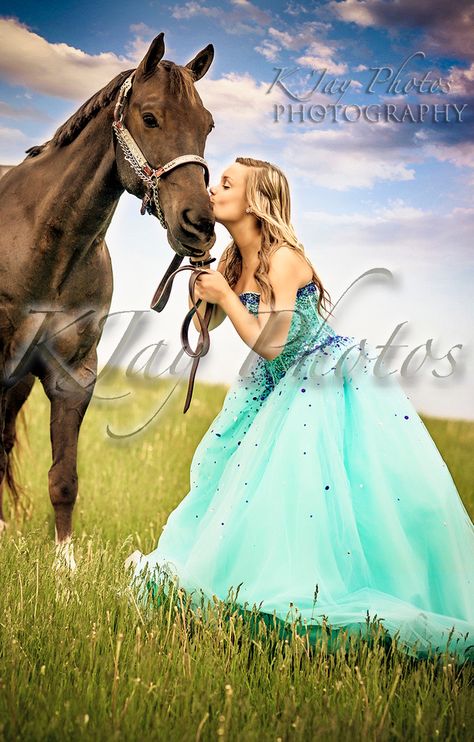 Horse Senior Pictures, Creative Senior Pictures, Pictures With Horses, Grad Photography, Summer Portrait, Grad Pictures, Prom Photography, Male Senior Pictures, Country Senior Pictures