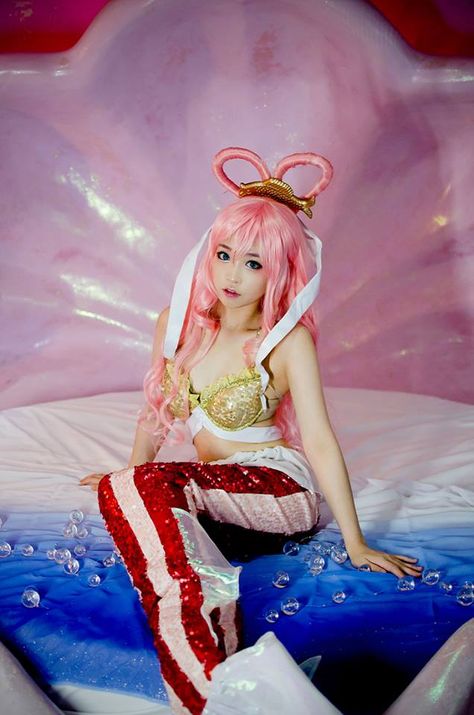 Shirahoshi-One Piece Shirahoshi One Piece, One Piece Cosplay, One Piece Manga, Community Wall, Wall Photos, Wonder Woman, One Piece, Disney Princess, Disney Characters