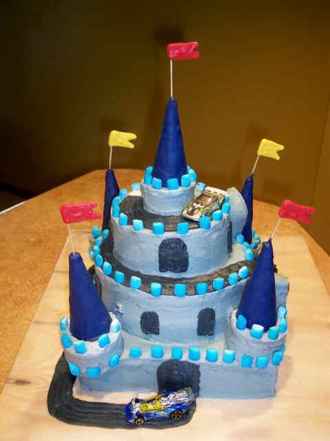 Castle cake Knight Cake, Castle Cakes, Castle Birthday Cakes, Knight Birthday Party, Dragon Castle, Castle Birthday, Holiday Party Kids, Knight Party, Castle Cake