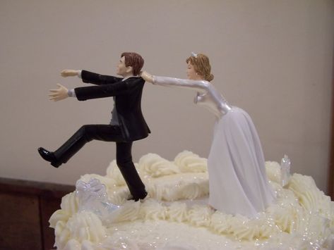 15 Funny Wedding Cake Toppers to Make Your Guests Laugh! Wedding Cake Quotes, Wedding Cake Fails, Novelty Wedding Cakes, Marriage Anniversary Cake, Funny Wedding Cakes, Funny Cake Toppers, Funny Wedding Cake Toppers, Wedding Cake Toppers Unique, Marriage Anniversary