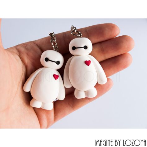 Baymax Polymer Clay, Clay Keychain Ideas Couple, Cute Clay Keychain Ideas, Couple Clay Ideas, Baymax Clay, Baymax Keychain, Cute Clay Keychains, Polymore Clay Ideas, Clay Keychain Ideas