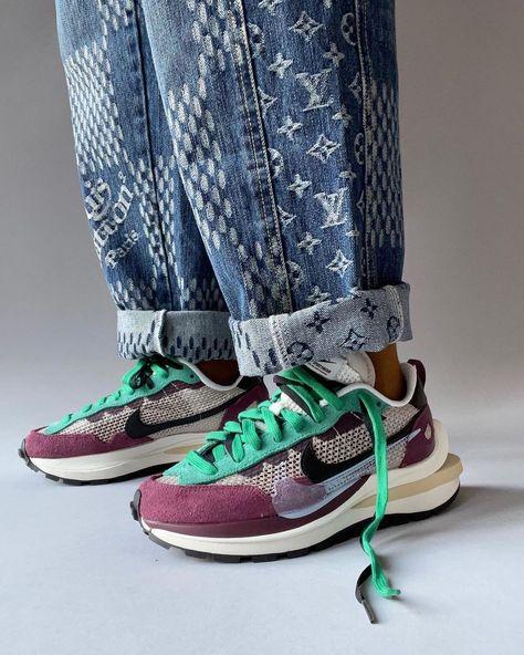 wide awake💥earthquake on Instagram: “Sacai is Life.�” Sacai Vapor Waffle Outfit, Nike Sacai Waffle Outfit, Sacai Vapor Waffle, Waffle Outfit, Sacai Waffle, Jordan 1 Outfit Women, Sneakerhead Fashion, Jordan Outfit, Nike Sacai