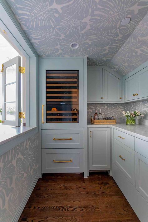 10 Designers Share the Biggest Interiors Trends of 2023 Lisa Henderson, Light Blue Paint Colors, Bar Nook, Light Blue Paints, Butler’s Pantry, English Room, Blue Paint Colors, Butler's Pantry, Interior Trend