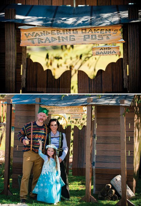 DIY wandering oaken's trading post for a frozen birthday party Oaken Frozen, Frozen Costume Diy, Ugly Sweater Tree, Kids Thanksgiving Party, Snowman Building, Open Gates, Frozen Musical, Frozen Songs, Frozen Decorations