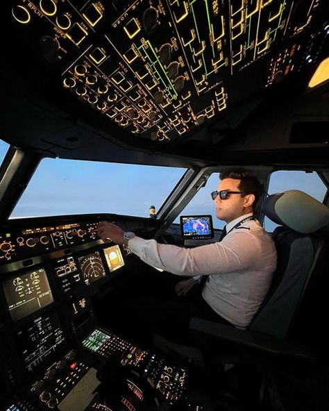 A350 Cockpit, Pilot Pictures, Pilots Aviation, Airline Pilot, Aircraft Interiors, Pilot Training, Eilat, Night Flight, Air India