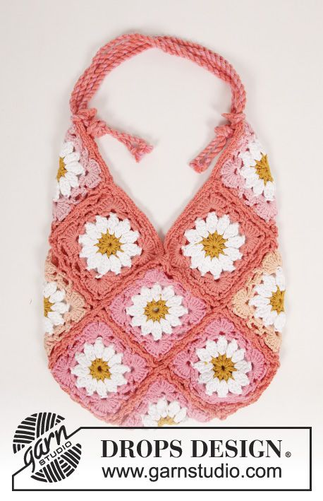 My Daisy / DROPS 175-17 - Free crochet patterns by DROPS Design Sac Granny Square, Granny Square Häkelanleitung, Mode Crochet, Bag Pattern Free, Granny Square Bag, Crochet Market Bag, Crochet Handbags Patterns, Crochet Purse Patterns, Crochet Bags Purses