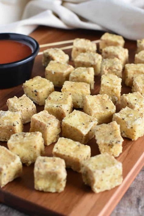 A super easy-to-make Salt and Pepper Air Fryer Tofu that's perfectly crispy on the outside and tender on the inside. This gluten-free and vegan tofu recipe requires just 5 ingredients and 15 minutes of cooking time to make. Dip it into some sweet chili sauce for a tasty appetizer or pair it with rice and veggies for a quick and delicious dinner. #vegan #veganrecipes #glutenfree #glutenfreerecipes #glutenfreevegan #tofu #airfryerrecipes #vegetarian #vegetarianrecipes Salt And Pepper Tofu Air Fryer, Tapas Christmas, Vegan Airfryer, Salt And Pepper Tofu, Panko Recipes, Veggie Lunches, Air Fryer Tofu, Pepper Tofu, Rice And Veggies