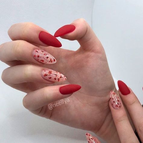 Nail Red Design, Red Flowers Nails, Red Flower Nail Designs, Dried Flower Nails Acrylics, Dried Flowers Nails, Red Floral Nails, Red Flower Nails, Dried Flower Nails, 2022 Nails