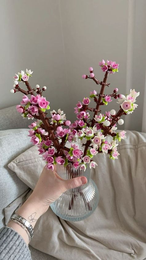 lego flowers, lego cherry blossom, coquette, aesthetic, flowers, cherry blossoms, diy Flowers Room Decoration, Lego Ideas For Adults, Unique Room Decor Ideas, Flower Lego Set, Lego Room Ideas For Adults, Lego Cherry Blossom, Lego Set Display Ideas, Cute Legos, Flower Legos