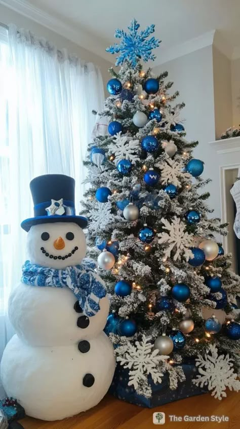 Jack Frost Christmas Tree, Jack Frost Christmas Decorations, Snowman Tree Ideas, Frosted Christmas Tree Decorations, Snowman Themed Christmas Tree, Snowman Christmas Tree Ideas, Blue And Silver Christmas Tree, Winter Wonderland Tree, Frozen Christmas Tree