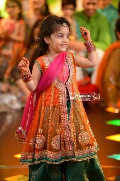 Indian Dresses For Girls, Pakistani Kids Dresses, Stylish Baby Girls, Wedding Dresses For Kids, Baby Dress Design, Kids Designer Dresses, Kids Fashion Dress, Fancy Dress For Kids