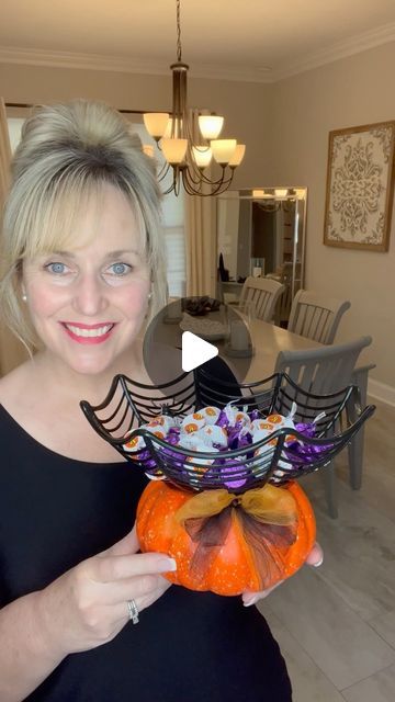 Pinterest Craft, Dollartree Diy, Halloween Candy Bowl, Candy Basket, Cute Candy, Diy Pumpkin, Diy Candy, Candy Bowl, Tree Diy