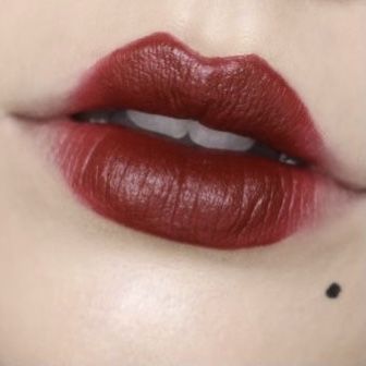 1920s Vampire Makeup, Modern 1920s Hair, 1920 Lips, 1920s Lips, Vampy Makeup Looks, Red Lipstick Aesthetic, 30s Makeup, Red Lipstick Makeup Looks, 50s Makeup