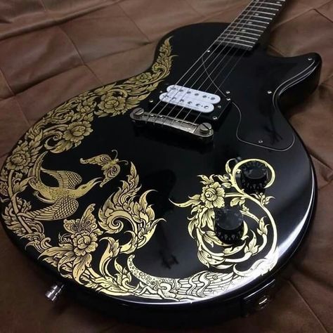 Guitar Deco, Black Les Paul, Custom Bass Guitar, Guitar Artwork, Guitar Inlay, Electric Guitar Design, Guitar Photos, Guitar Obsession, Custom Electric Guitars