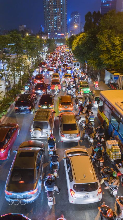 Traffic Jam Aesthetic, Traffic Jam Photography, Aesthetic Traffic, Traffic Aesthetic, Jamming Aesthetic, Delhi Market, Creative Book Covers, Pakistan Travel, Sustainable Transport