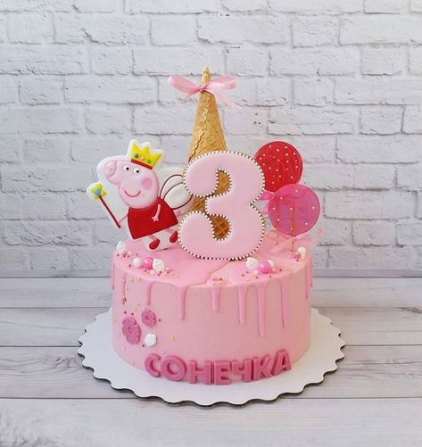 Birthday Cake Peppa Pig Girl, Peppa Pig Cake Ideas 3rd Birthday, Birthday Bbq Food, Pepa Pig Birthday Cake, Peppa Pig Theme Cake, Peppa Cake, Tort Hello Kitty, Peppa Pig Birthday Decorations, Peppa Birthday