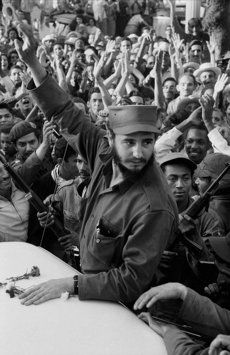 "Not a Bed of Roses" - Burt Glinn's Photos of the Cuban Revolution (1959) - Flashbak Cuba Fidel Castro, Cuba Pictures, Cuban Revolution, Viva Cuba, Cuban Missile Crisis, Ernesto Che, History Facts Interesting, Fidel Castro, Rare Pictures