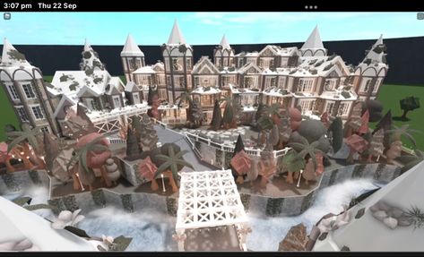 Huge Bloxburg House, Castle Ideas Bloxburg, Castle Bloxburg Ideas, Blocksburg Castle, Roblox Bloxburg Castle Layout, Alaska Violet Bloxburg House, Roblox Bloxburg Castle, Bloxburg House Ideas Castle, Bloxburg Theme Park