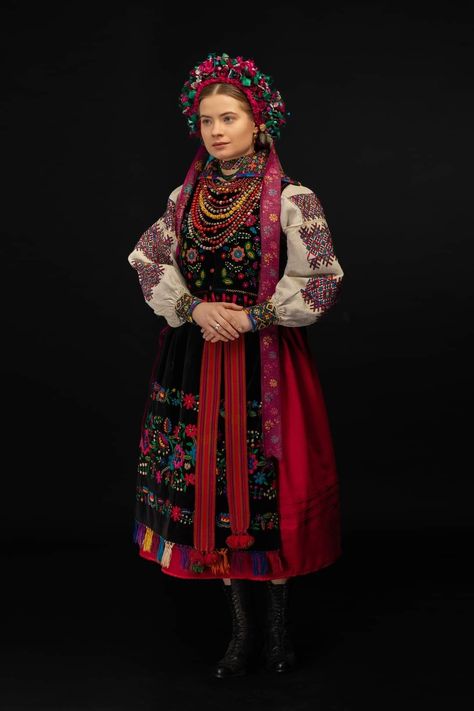 Russian Dress, Swedish Women, Ukrainian Style, Ukrainian Clothing, Folk Dress, Greek Culture, Ukrainian Art, Folk Dresses, Folk Embroidery