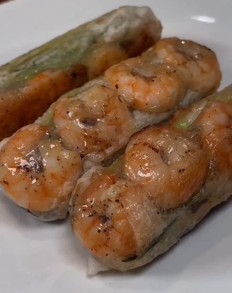 SUPERMARKET on Instagram: "1,2 or 3? Which #recipe by @gayanes.kitchen would you love to try?  1️⃣ Shrimp Spring Rolls 🍤 2️⃣ Spring roll sushi 3️⃣ Breakfast Skillet with Bacon 🥓 , Eggs 🍳 , and Creamy Greens 🥬 Recipes in the comments⬇️  🎥 & recipes by @gayanes.kitchen  (food) (recipes) (meal) (snacks) (dinner) (brunch) (sushi) (Spring rolls) (chinese food) (Breakfast)" Crispy Sriracha Spring Rolls, Spring Rolls Aesthetic, Spring Roll, Shrimp Spring Rolls Fried, Shrimp And Pork Spring Rolls, Fresh Spring Rolls Shrimp, Steamed Shrimp Rice Paper Rolls, Pan Fried Shrimp, Shrimp Spring Rolls