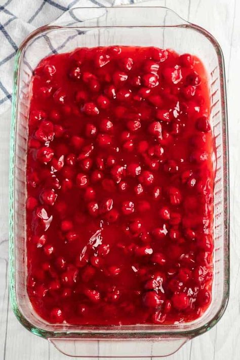 Pie Filling Desserts, Cherry Pie Filling Recipes, Lemon Icebox Cake, Cherry Dump Cake Recipe, Cherry Recipes Dessert, Easy Dump Cake Recipe, Cherry Dump Cake, Dump Cake Recipe, Apple Coffee Cakes