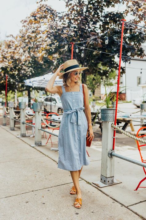 The easiest thing to wear summer? A simple apron dress, flat sandals, and a straw hat. #summerstyle #summeroutfit #momstyle Summer Outfits With Hats, Flat Sandals Outfit, Straw Hats Outfit, Hat Outfit Summer, Simple Summer Outfits, Picnic Dress, Casual Outfit Inspiration, Summer Dress Outfits, Cute Summer Dresses