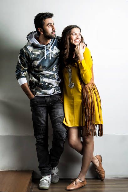 Ranbir Kapoor Deepika Padukone, Deepika Ranveer, Deepika Padukone Style, Wedding Photoshoot Poses, Bollywood Couples, Friend Poses Photography, Couple Picture Poses, Couple Photoshoot Poses, Photo Poses For Couples