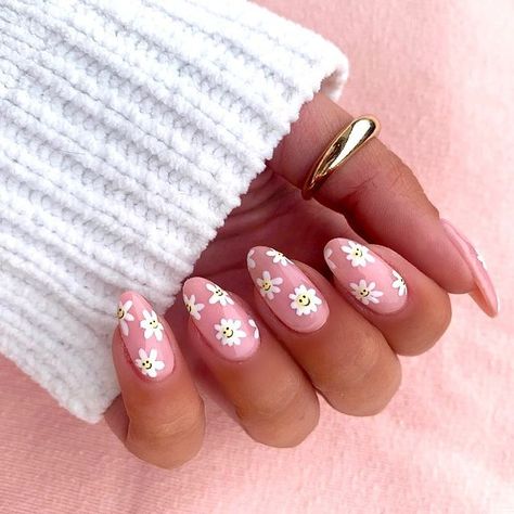 50+ Floral Nails To Try Out This Spring! - Prada & Pearls Baby Pink Nails, Nails Yellow, Floral Nail Designs, Daisy Nails, Flower Nail Designs, Floral Nail Art, White Nail Designs, Easter Nails, Gel Nail Designs