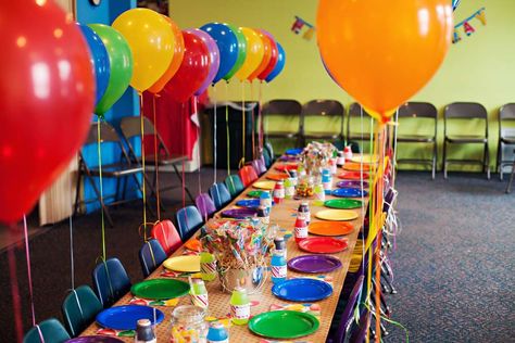 5th Birthday Rainbow Bash | CatchMyParty.com Lab Party, Crayola Party, Crayola Birthday Party, Rainbow Birthday Party Ideas, Rainbow Dash Party, Birthday Party Rainbow, Rainbow Table, Ideas Birthday Party, Rainbow Theme Party