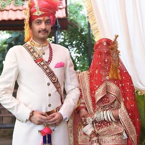 Image may contain: one or more people and people standing Rajputi Groom, Rajasthani Groom, Rajput Groom, Rajputi Pose, Rajputi Wedding, Wedding Dress For Men, Rajputi Culture, Rajput Jewellery, Rajasthani Jewellery