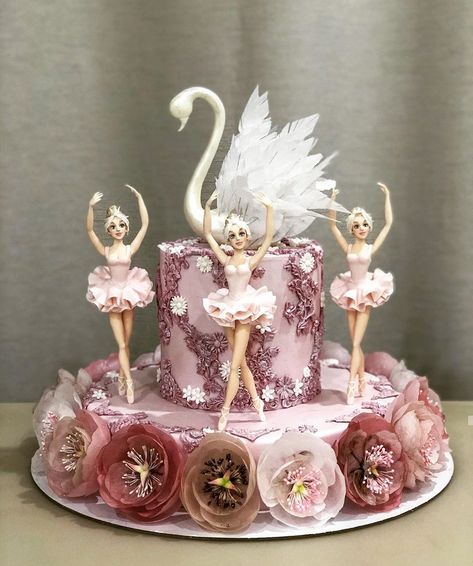 Swan Lake cake Quince Ideas Themes, Swan Lake Birthday, Ballet Birthday Cakes, Make Cake, Lake Birthday Party, Swan Lake Wedding, Lake Cake, Ballerina Birthday Cake, Lake Birthday