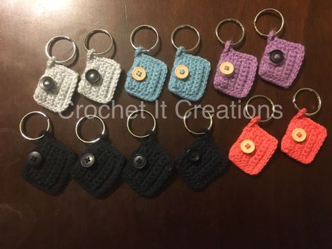 Key Chain Quarter Holder FREE Pattern - Crochet it Creations Crocheted Keychains, Quarter Holder, Crochet Ornament Patterns, Keychain Craft, Quick Crochet Patterns, Crochet Keychain Pattern, Crochet Ornaments, Crochet Amigurumi Free Patterns, Crochet Doll Clothes