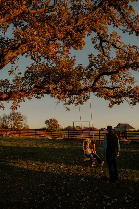 Country Couple Aesthetic, Western Couple, True Love Photos, Country Romance, Country Relationships, Couple Engagement Pictures, Country Couples, Dream Family, Fall Country