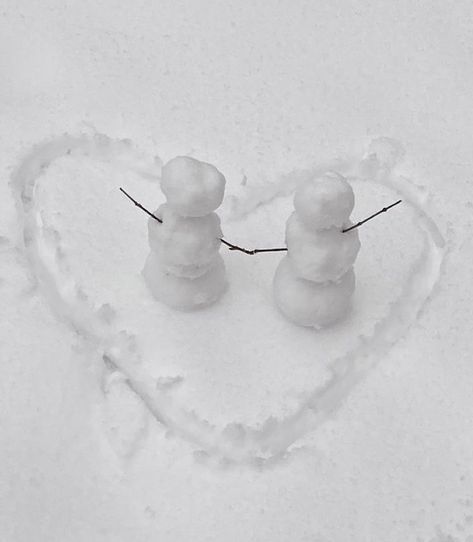 Winter aesthetic, snowman aesthetic Aesthetic Snowman, Snowman Aesthetic, Memo Boards, Build A Snowman, Frosty The Snowmen, Cute Snowman, Christmas Song, Winter Aesthetic, Ski Trip