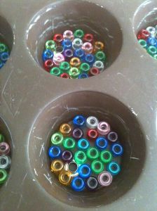 Plastic Beads Melted, Plastic Bead Crafts, Melted Pony Beads, Suncatcher Diy, Diy Suncatchers, House Craft, Melted Plastic, Diy Wind Chimes, Melting Beads