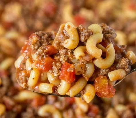 Best Goulash Recipes, Marina Sauce, Easy Goulash Recipes, Old Fashioned Goulash, Moms Recipes, American Goulash, Goulash Recipe, Beef Meals, Beef Goulash