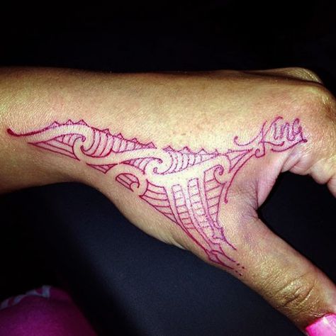 Blac Chyna Tattoo, Rihanna Tattoo, Hand Tattoo Images, Hand Tatto, Tattoo Design For Hand, Hand And Finger Tattoos, Henna Tattoo Hand, Blac Chyna, Henna Tattoos