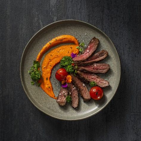 Good Plating Ideas, Fancy Food Plating, Restaurant Plating Ideas, Steak Plating Presentation, How To Plate Food Like A Pro, Plating Steak, Meat Plating, Small Plates Food Ideas, Mexican Fine Dining