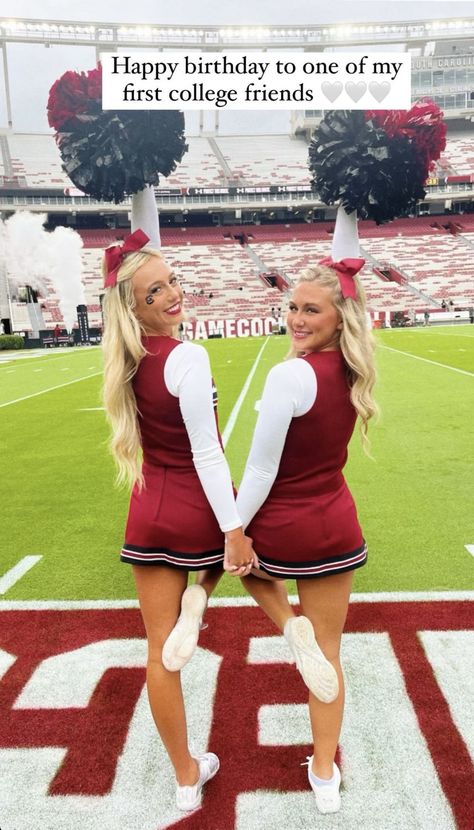 Sister Cheer Pictures, Cheer Action Shots, Alabama Cheerleaders, Cheer Tips, Cheer Photo, Cheer Games, Cheer Hacks, Cheer Photography, Model Warships