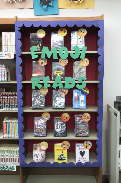 Using emojis to help students pick a book. 🙂 Book Displays Library, School Library Activities, School Library Book Displays, School Library Decor, Reading Display, School Library Design, School Library Displays, Teen Library, Middle School Libraries