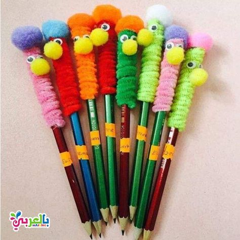 Pencil Topper Crafts, Market Day Ideas, Pencil Crafts, Kerajinan Diy, Diy Pencil, Diy Crafts For Girls, Pipe Cleaner Crafts, Back To School Crafts, Pom Pom Crafts