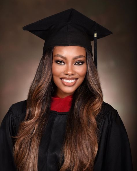 Acacia C. McBride on Instagram: “Being considered “pretty” is cool, but pretty educated is powerful and has always been my priority. God, thank you! You’ve kept me together…” Masters Graduation, College Graduation Pictures Poses, College Graduation Photoshoot, Graduation Look, Graduation Photography Poses, College Graduation Pictures, Graduation Poses, Senior Photo Outfits, Graduation Picture Poses