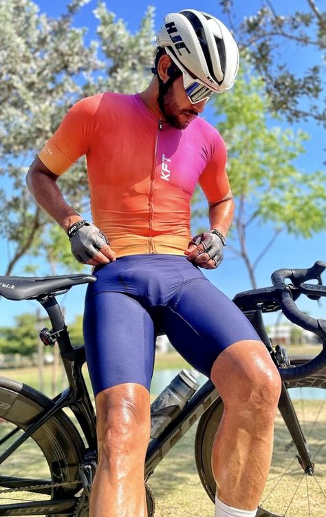 Mens Cycling Outfit, Cycling Apparel Men, Mens Cycling Clothes, Cycling Attire, Sporty Outfits Men, Hot Rugby Players, Bike Outfits, Men Sport Pants, Lycra Men