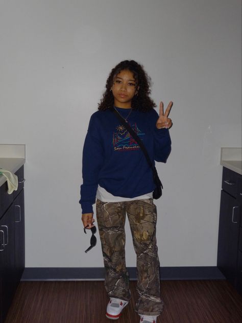 Jeans Outfit Black Women Casual, Chill Outfits With Jeans, Blue And Camo Outfit, College Ring Ceremony Outfit, Dark Wash Jeans Outfit Black Women, Put That S On Outfits, Calm Streetwear Fit, Fit Ideas Black Woman, Outfits Inspo Fall