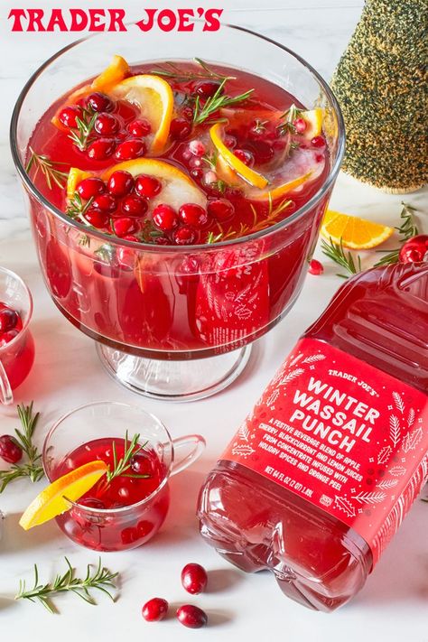 Wassail Punch, Wassail Recipe, Christmas Mocktails, Christmas Drinks Recipes, Winter Cocktails Recipes, Punch Cocktails, Favorite Things Party, Holiday Punch, Trader Joes Recipes