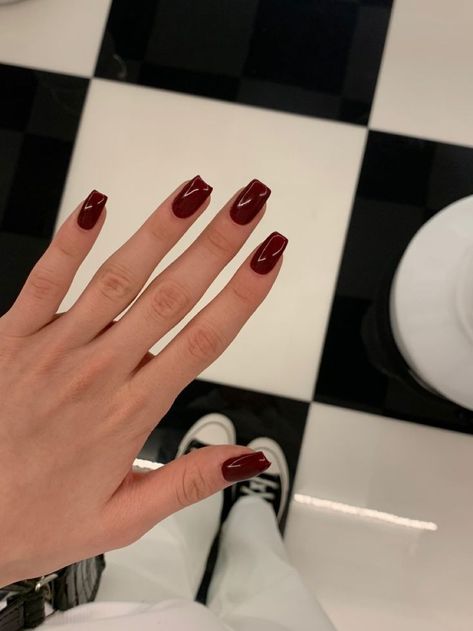 Short Red Wine Nails, Burgundy Square Nails, Wine Red Acrylic Nails, Wine Red Nails Designs, Easy Easter Nail Designs, Square Nails Red, Red Wine Nails, Christmas Burgundy, Nails Designs Ideas