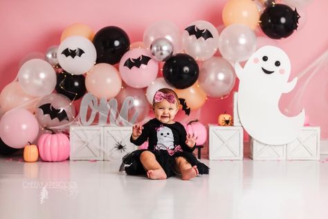 Spooky One Birthday Photoshoot, First Birthday Spooky Theme, Spooky 1st Birthday Photoshoot, Spooky First Birthday Photoshoot, Spooky One Smash Cake Photoshoot, First Birthday Halloween Photo Shoot, Spooky Cake Smash, Halloween Cake Smash Photoshoot, Spooky One Photoshoot