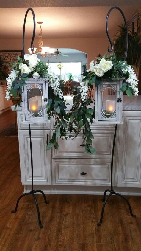 2 or 4 tall Shepherd hooks W/ lanterns to go on the gazebo next to bride and groom & at the beginning of the aisle walkway. Floral Lantern Decor, Trellis Wedding, Ceremony Decorations Church, Wedding Church Aisle, Wedding Trellis, Wedding Walkway, Church Aisle, Wedding Isles, Tafel Decor